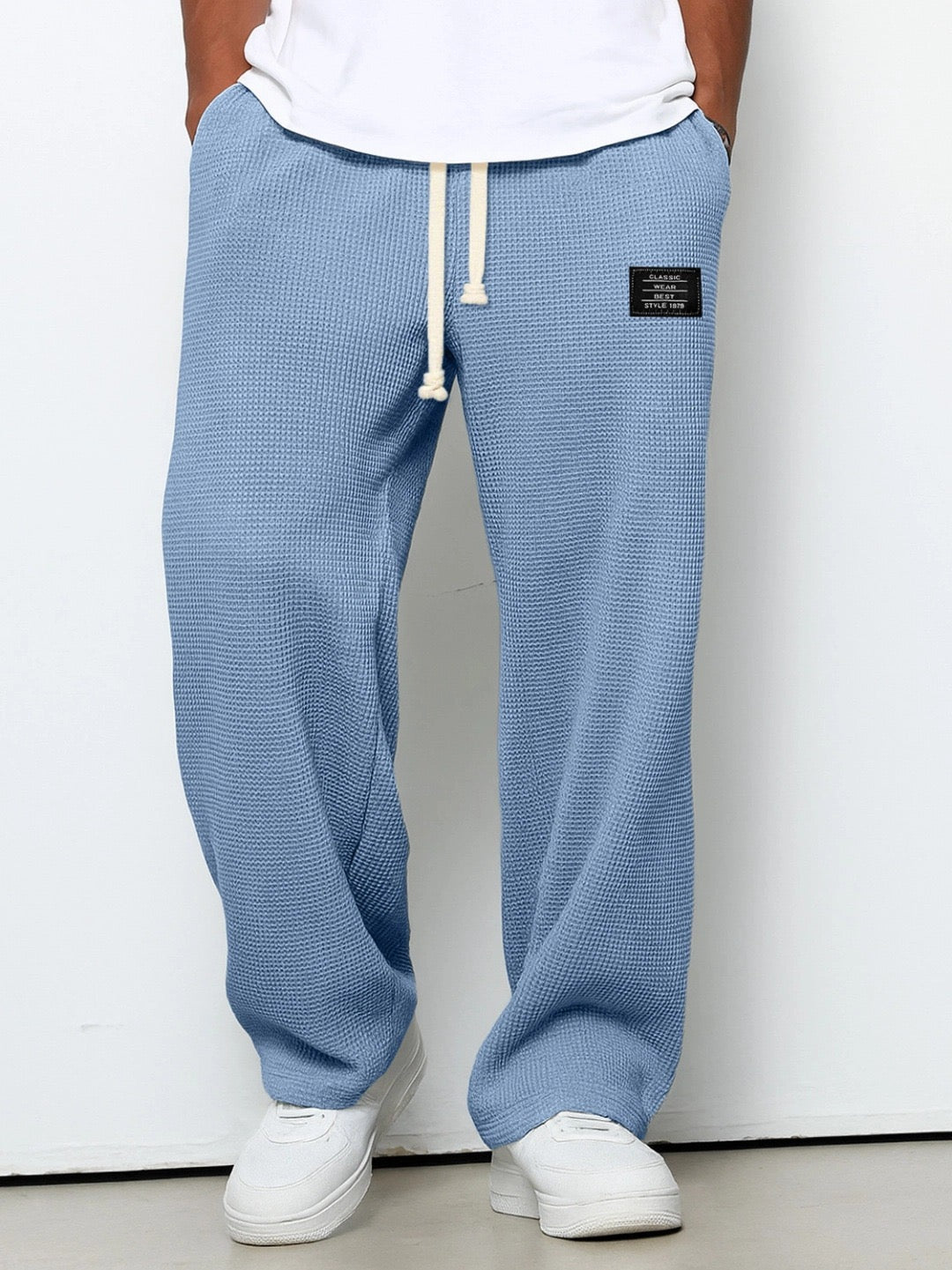 SANTIAGO | PANTALÓN DE CORTE CÓMODO — Color: Azul cielo