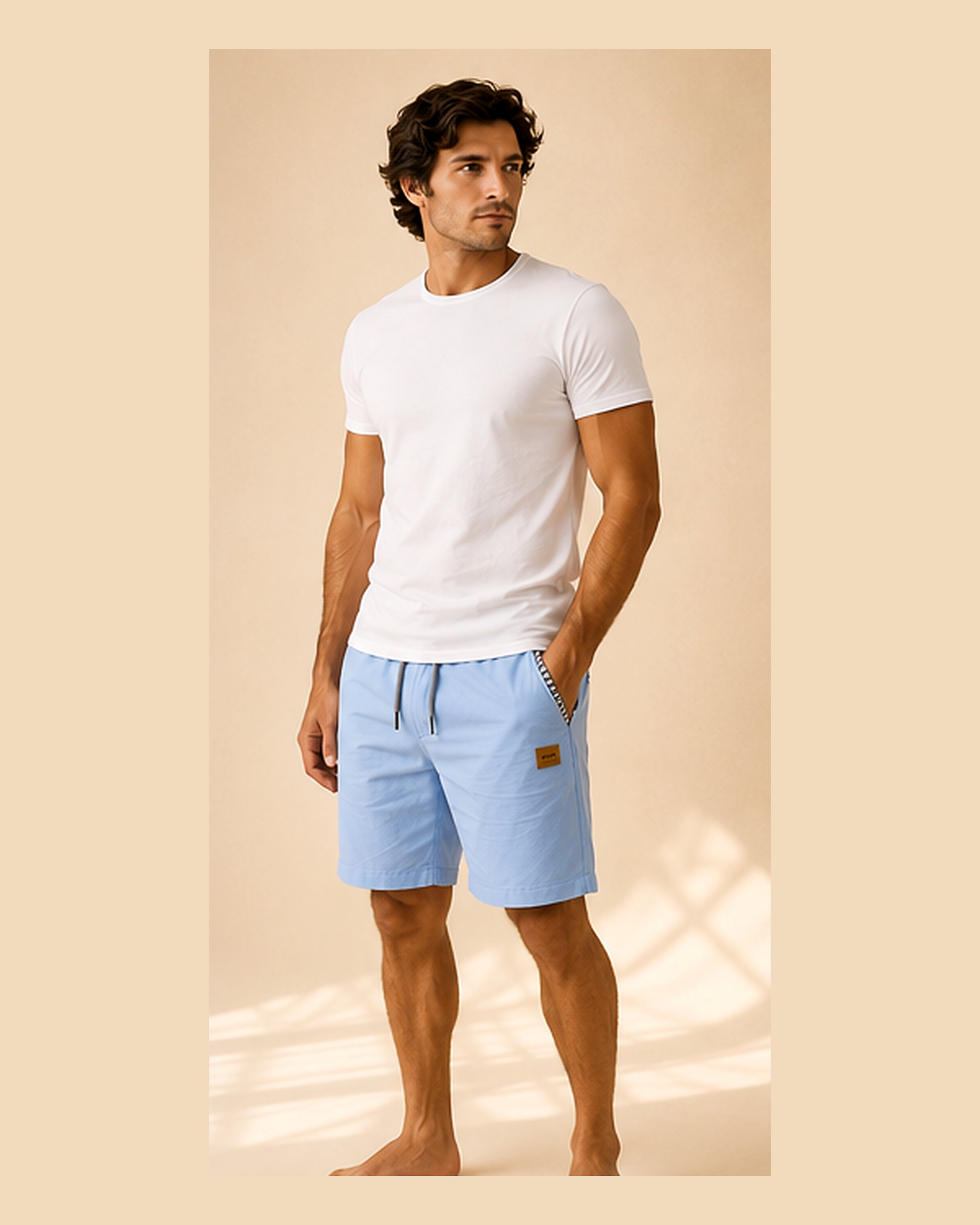 Short Jordi azul cielo en modelo, vista tres cuartos en alta calidad