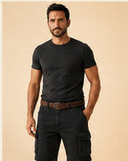 Short cargo Pepe negro en modelo, vista frontal